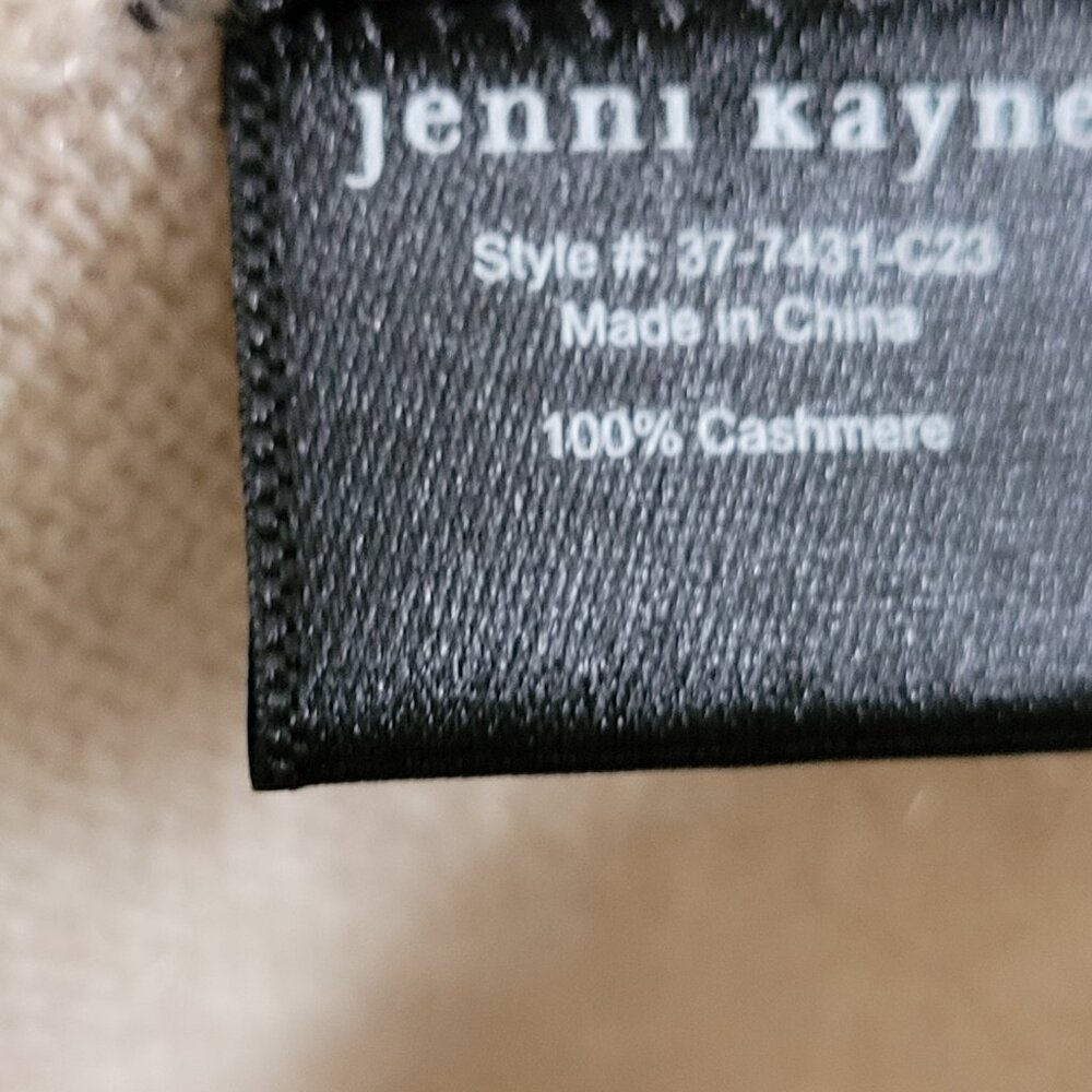 Jenni Kayne Flynn V-Neck Cashmere Sweater in Light Oatmeal - Picture 14 of 15
